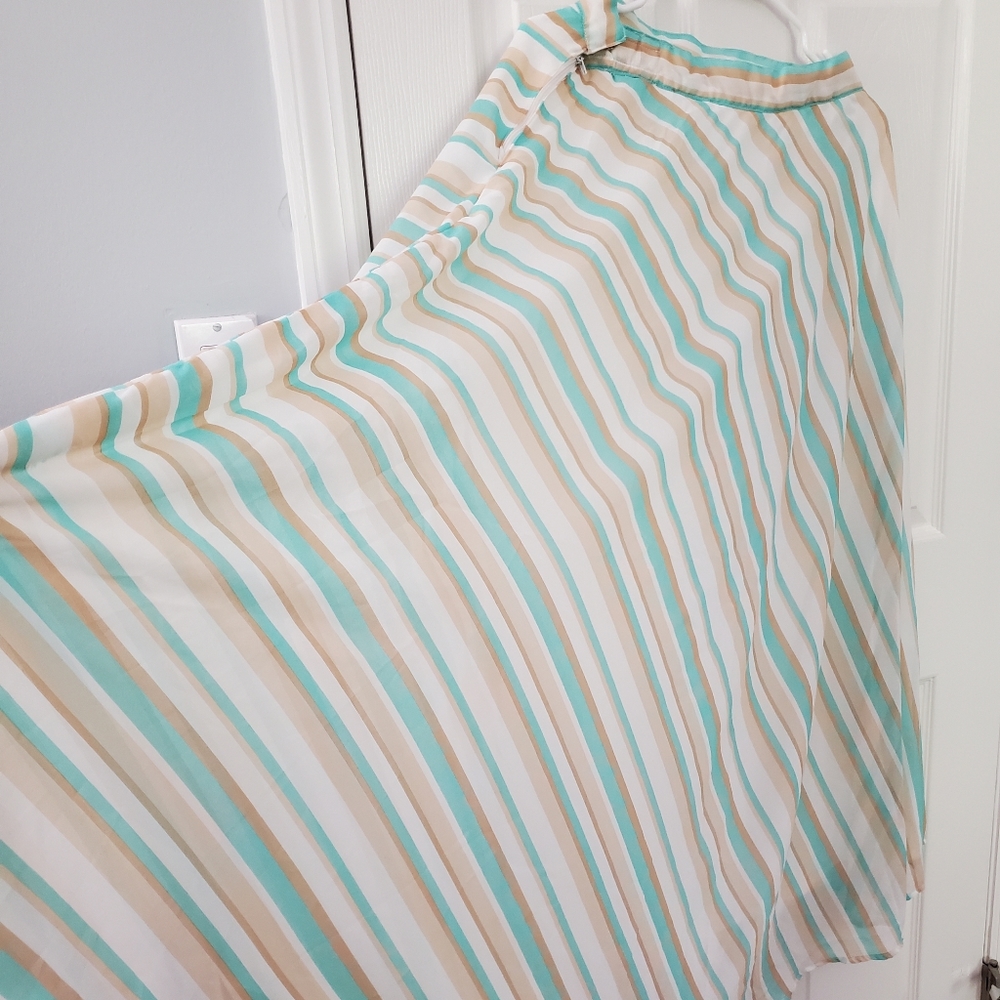Cream Flowy georgette chiffon skirt 37" Length Waist 13"
